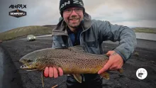 Video thumb for How to catch a brown trout at Grænavatn in seconds!